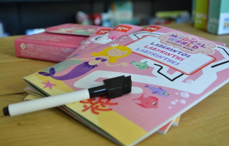 Teczka małego artysty z 3 książeczkami Apli Kids - Księżniczki